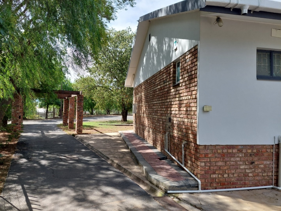 5 Bedroom Property for Sale in Oudtshoorn South Western Cape